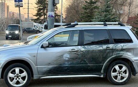 Mitsubishi Outlander III рестайлинг 3, 2004 год, 800 000 рублей, 3 фотография