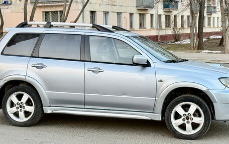 Mitsubishi Outlander III рестайлинг 3, 2004 год, 800 000 рублей, 9 фотография