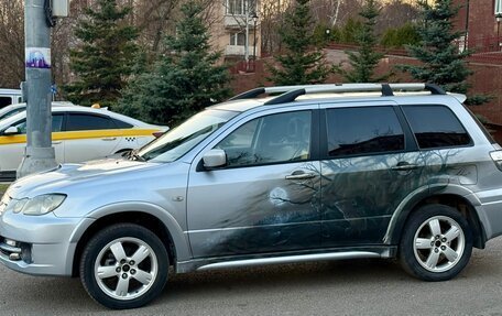 Mitsubishi Outlander III рестайлинг 3, 2004 год, 800 000 рублей, 16 фотография