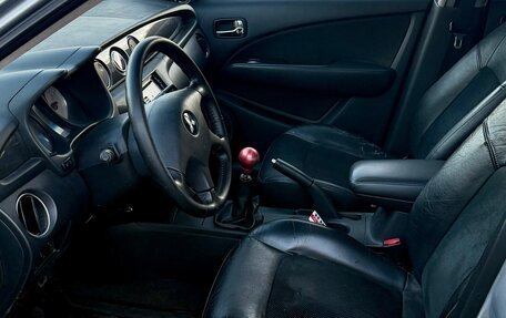 Mitsubishi Outlander III рестайлинг 3, 2004 год, 800 000 рублей, 19 фотография