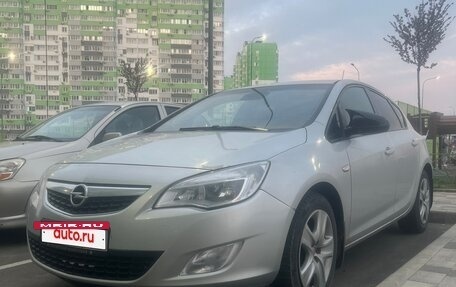 Opel Astra J, 2010 год, 600 000 рублей, 2 фотография