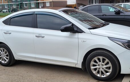 Hyundai Solaris II рестайлинг, 2018 год, 915 000 рублей, 4 фотография