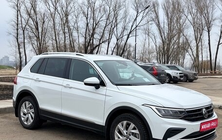 Volkswagen Tiguan II, 2021 год, 4 190 000 рублей, 1 фотография