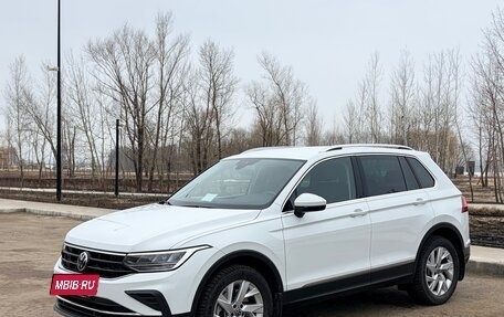 Volkswagen Tiguan II, 2021 год, 4 190 000 рублей, 2 фотография