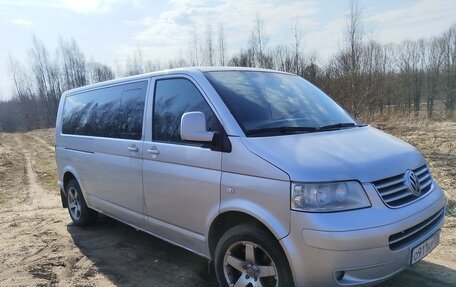 Volkswagen Caravelle T5, 2006 год, 730 000 рублей, 2 фотография