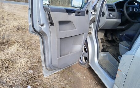 Volkswagen Caravelle T5, 2006 год, 730 000 рублей, 13 фотография