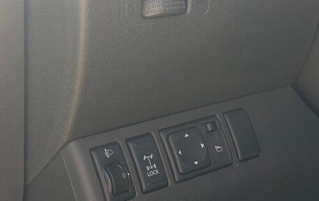 Nissan Navara (Frontier), 2011 год, 1 550 000 рублей, 17 фотография