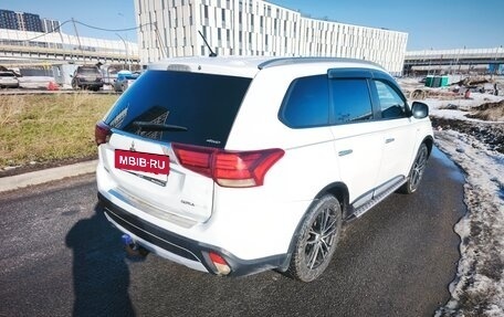Mitsubishi Outlander III рестайлинг 3, 2015 год, 1 300 000 рублей, 7 фотография