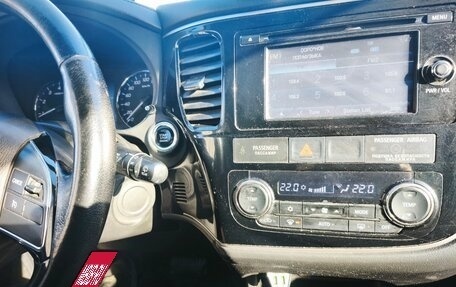 Mitsubishi Outlander III рестайлинг 3, 2015 год, 1 300 000 рублей, 11 фотография