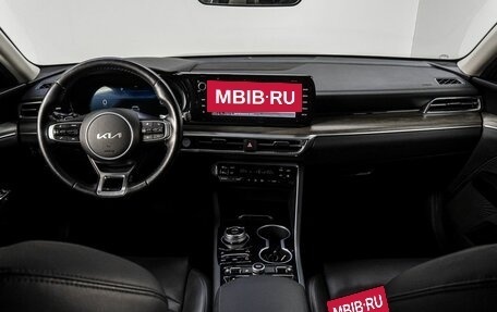 KIA K5, 2021 год, 2 500 000 рублей, 21 фотография