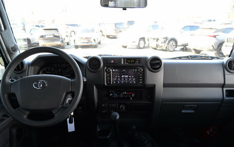 Toyota Land Cruiser 70, 2015 год, 9 450 000 рублей, 13 фотография