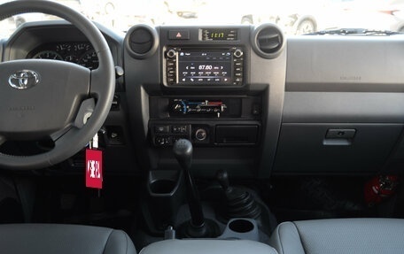 Toyota Land Cruiser 70, 2015 год, 9 450 000 рублей, 14 фотография