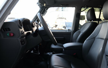 Toyota Land Cruiser 70, 2015 год, 9 450 000 рублей, 26 фотография