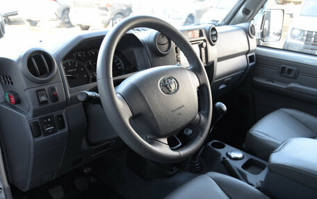 Toyota Land Cruiser 70, 2015 год, 9 450 000 рублей, 25 фотография