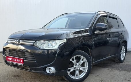 Mitsubishi Outlander III рестайлинг 3, 2013 год, 1 220 000 рублей, 1 фотография