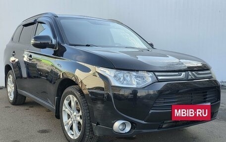 Mitsubishi Outlander III рестайлинг 3, 2013 год, 1 220 000 рублей, 3 фотография