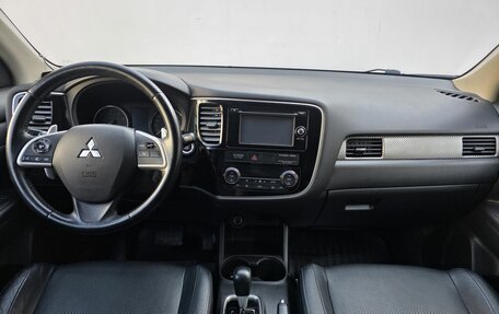 Mitsubishi Outlander III рестайлинг 3, 2013 год, 1 220 000 рублей, 11 фотография