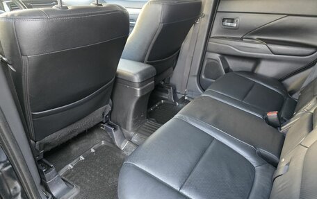 Mitsubishi Outlander III рестайлинг 3, 2013 год, 1 220 000 рублей, 10 фотография