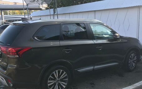 Mitsubishi Outlander III рестайлинг 3, 2019 год, 2 000 000 рублей, 1 фотография