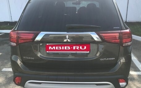 Mitsubishi Outlander III рестайлинг 3, 2019 год, 2 000 000 рублей, 3 фотография