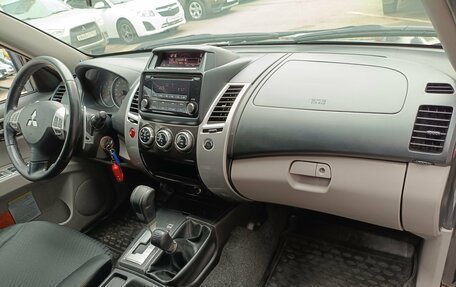 Mitsubishi Pajero Sport II рестайлинг, 2014 год, 1 499 000 рублей, 10 фотография