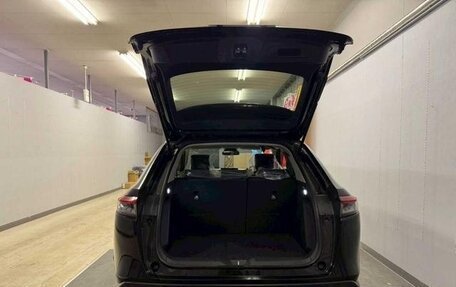 Honda Vezel, 2022 год, 1 990 000 рублей, 27 фотография
