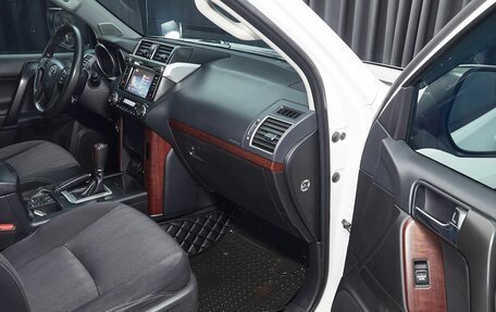 Toyota Land Cruiser Prado 150 рестайлинг 2, 2016 год, 3 499 000 рублей, 11 фотография