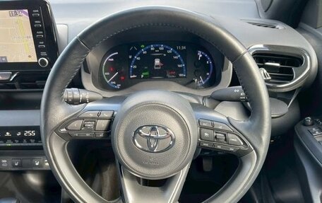 Toyota Yaris Cross, 2023 год, 1 680 000 рублей, 9 фотография