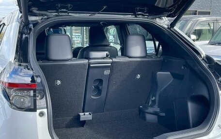 Toyota Yaris Cross, 2023 год, 1 680 000 рублей, 10 фотография