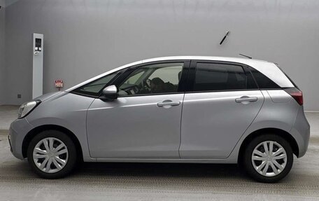 Honda Fit, 2022 год, 1 024 000 рублей, 4 фотография