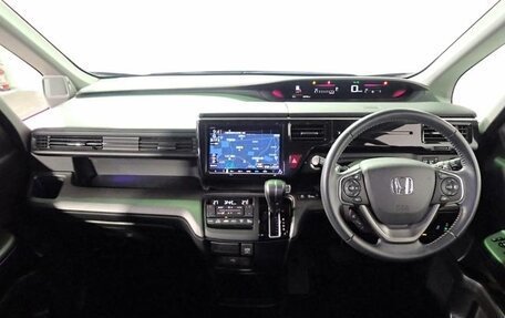 Honda Stepwgn IV, 2021 год, 2 100 000 рублей, 3 фотография