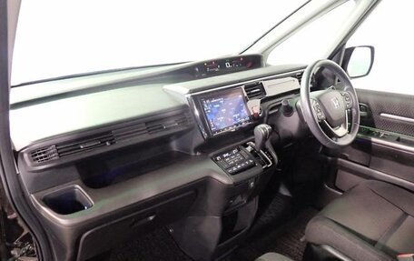 Honda Stepwgn IV, 2021 год, 2 100 000 рублей, 4 фотография