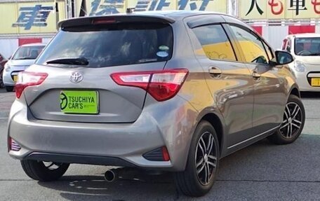 Toyota Vitz, 2017 год, 750 000 рублей, 2 фотография