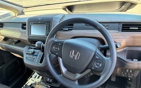 Honda Freed II, 2022 год, 1 420 000 рублей, 5 фотография