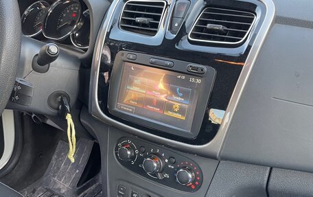 Renault Logan II, 2017 год, 850 000 рублей, 2 фотография