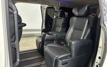 Toyota Alphard III, 2018 год, 3 850 000 рублей, 23 фотография