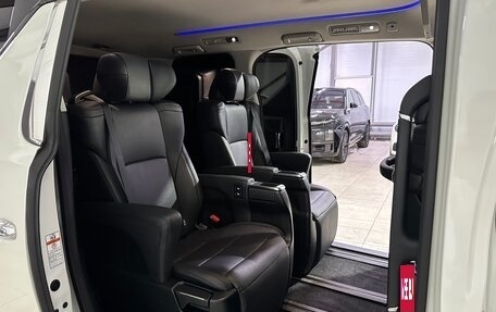 Toyota Alphard III, 2018 год, 3 850 000 рублей, 26 фотография
