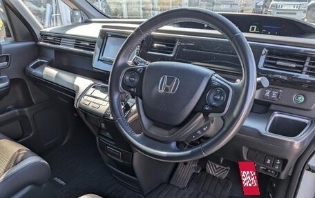 Honda Stepwgn IV, 2021 год, 2 150 000 рублей, 13 фотография