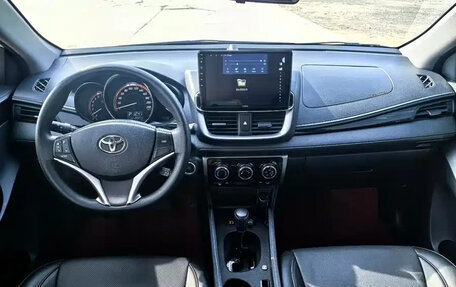 Toyota Yaris XP150 рестайлинг, 2022 год, 1 220 000 рублей, 7 фотография