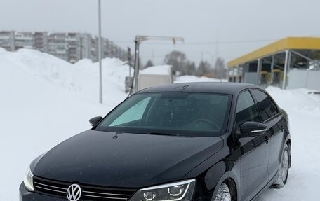 Volkswagen Jetta VI, 2013 год, 900 000 рублей, 3 фотография