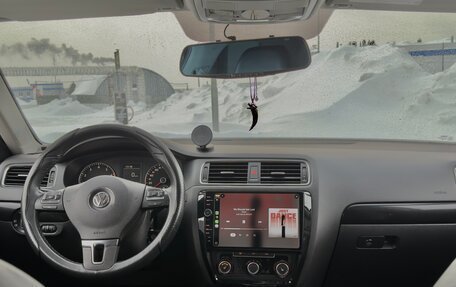 Volkswagen Jetta VI, 2013 год, 900 000 рублей, 19 фотография