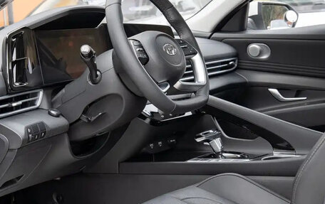 Hyundai Elantra, 2022 год, 1 190 000 рублей, 18 фотография