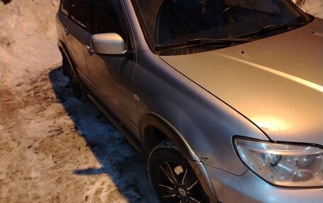 Mitsubishi Outlander III рестайлинг 3, 2004 год, 500 000 рублей, 2 фотография