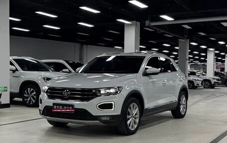 Volkswagen T-Roc I, 2022 год, 1 420 000 рублей, 1 фотография