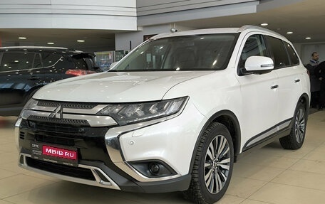 Mitsubishi Outlander III рестайлинг 3, 2020 год, 2 499 000 рублей, 1 фотография