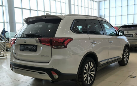 Mitsubishi Outlander III рестайлинг 3, 2020 год, 2 499 000 рублей, 6 фотография