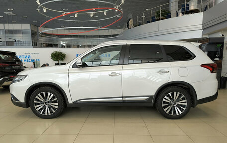 Mitsubishi Outlander III рестайлинг 3, 2020 год, 2 499 000 рублей, 10 фотография