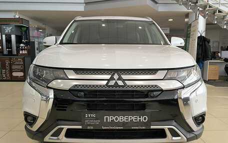 Mitsubishi Outlander III рестайлинг 3, 2020 год, 2 499 000 рублей, 2 фотография