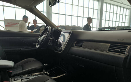 Mitsubishi Outlander III рестайлинг 3, 2020 год, 2 499 000 рублей, 13 фотография