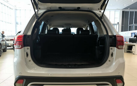 Mitsubishi Outlander III рестайлинг 3, 2020 год, 2 499 000 рублей, 12 фотография